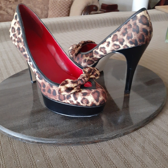 High heel shoes - Picture 1 of 3